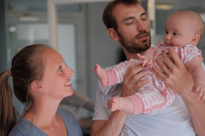 Familienbesuch während der Mittagspause